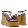 plataforma-m|s-couro-marrom-com-flor-em-palha-e-salto-madeira-3